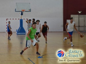 Un momento del primo allenamento del Basket Acireale (foto R. Quartarone)