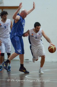 Gabrie Vitale contro Radovan, in Gravina-Gela del 2011-'12 (foto Giuseppe Lazzara)