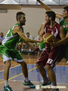 Fulvio Gambino tenta di rubar palla ad Andrea Lo Faro (foto R. Quartarone)