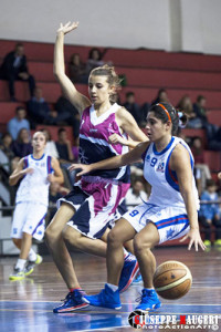 Giuliana Licciardello e Valentina Parisi durante il derby (foto Giuseppe Maugeri)