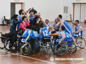 Festeggiamenti a fine gara (foto Anna Maria Marraffa)