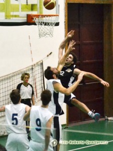 Nino Maugeri affronta Enrico Verzì (foto Roberto Quartarone)