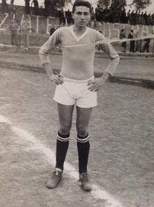 Alfio Licciardello con la maglia del Giarre Calcio negli anni '50 (archivio Licciardello)