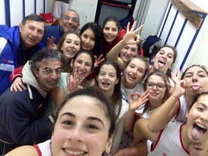 Il selfie delle Under-15 della Rainbow