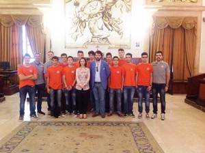 Foto di gruppo al Comune per la PGS Sales