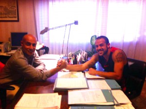 La firma del contratto: a Lo Nigro e Sortino basta una stretta di mano
