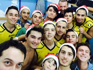 Il selfie della Mens Sana Mascalucia U-18 dopo la vittoria contro Acireale