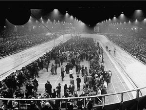 Il Vélodrome d'Hiver (da ciclisucarta.com)